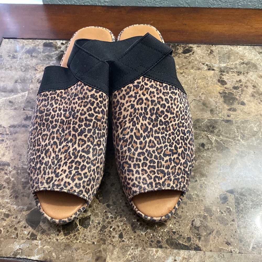 Kenneth Cole, gentle souls, animal, print, slight wedge, size 7 1/2